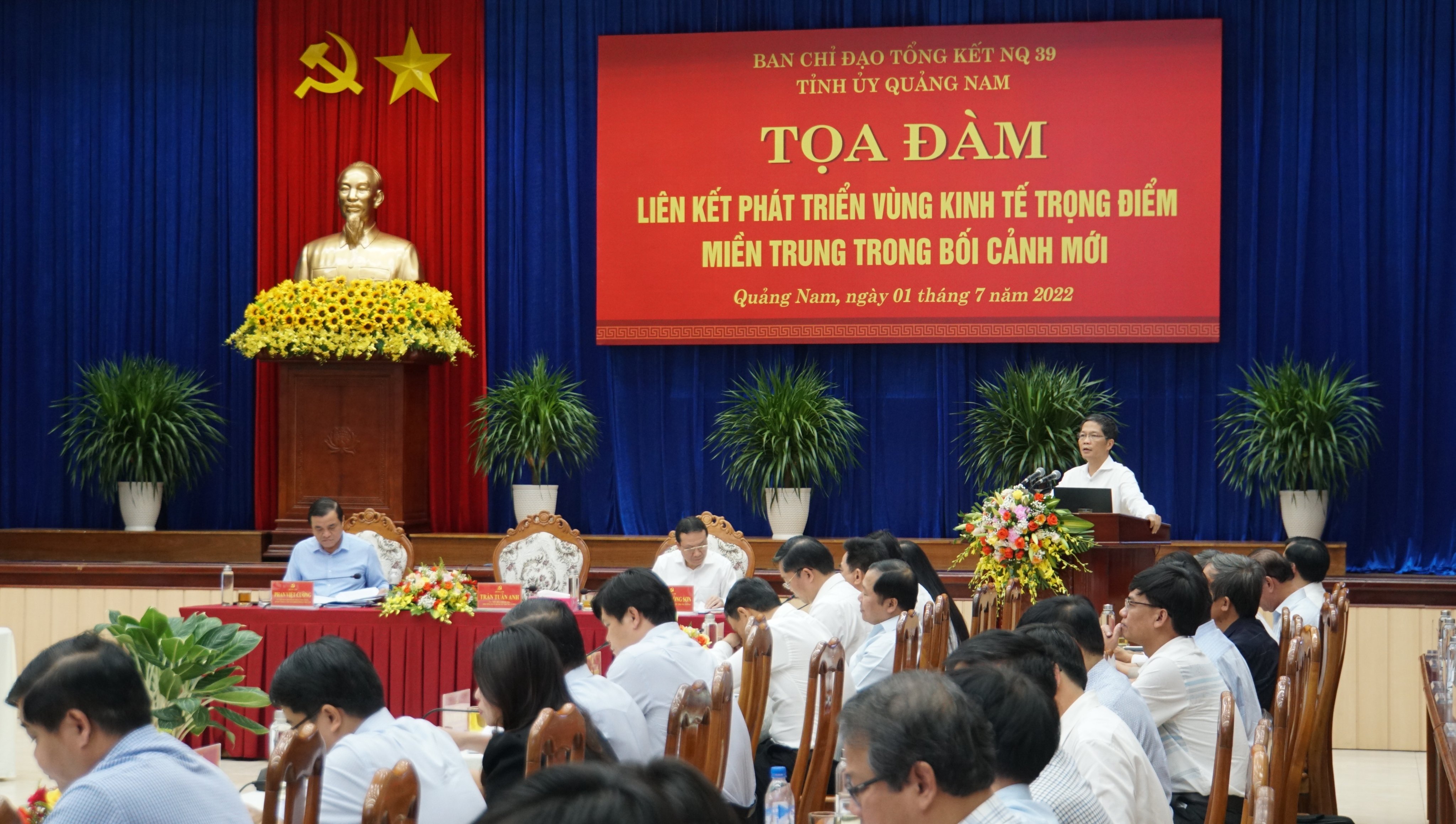 Tọa đàm Khoa học “Liên kết phát triển Vùng Kinh tế trọng điểm miền Trung trong bối cảnh mới” tổ chức tại Quảng Nam